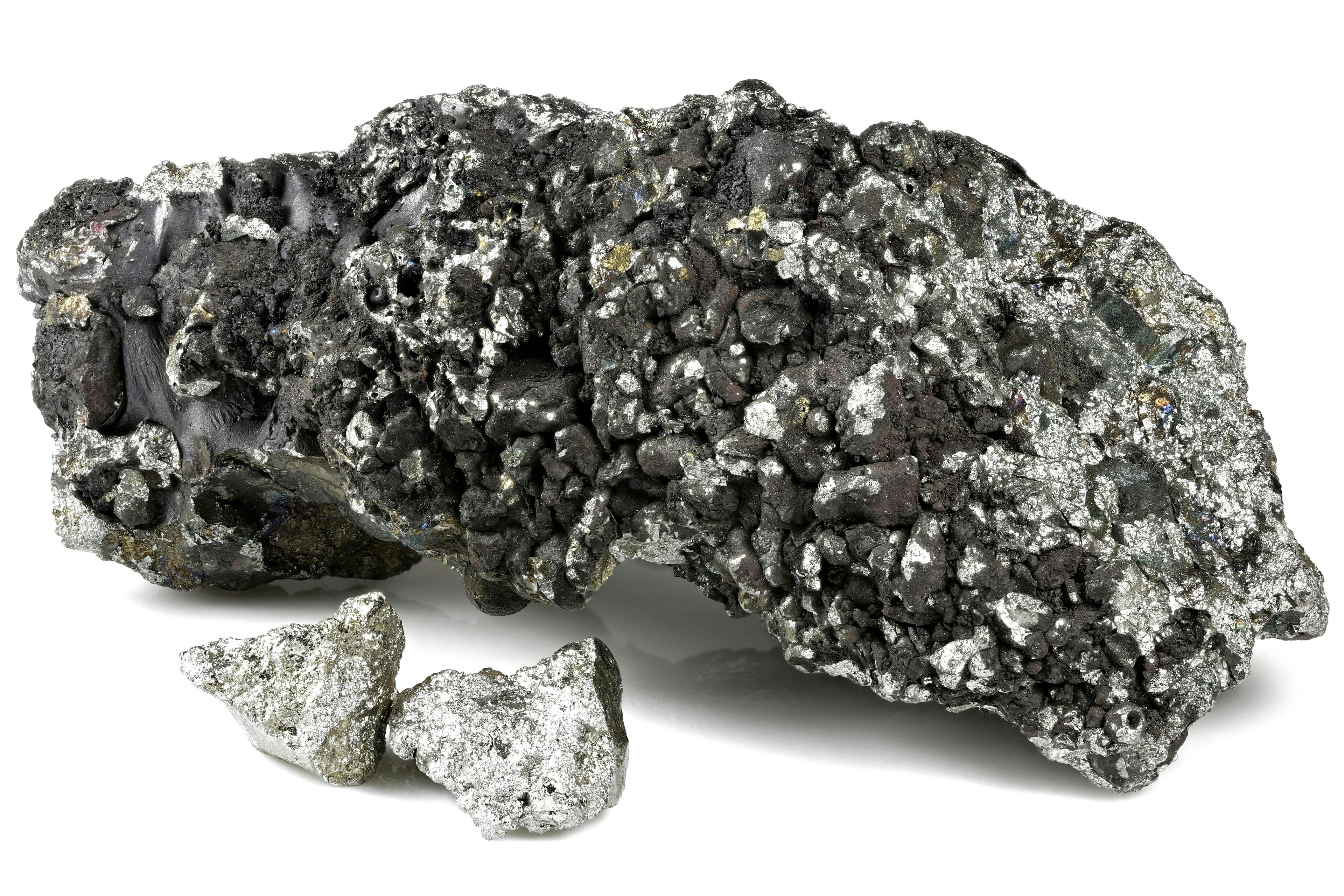 99.7% fine manganese isolated on white background | Image Credit: © Björn Wylezich - stock.adobe.com
