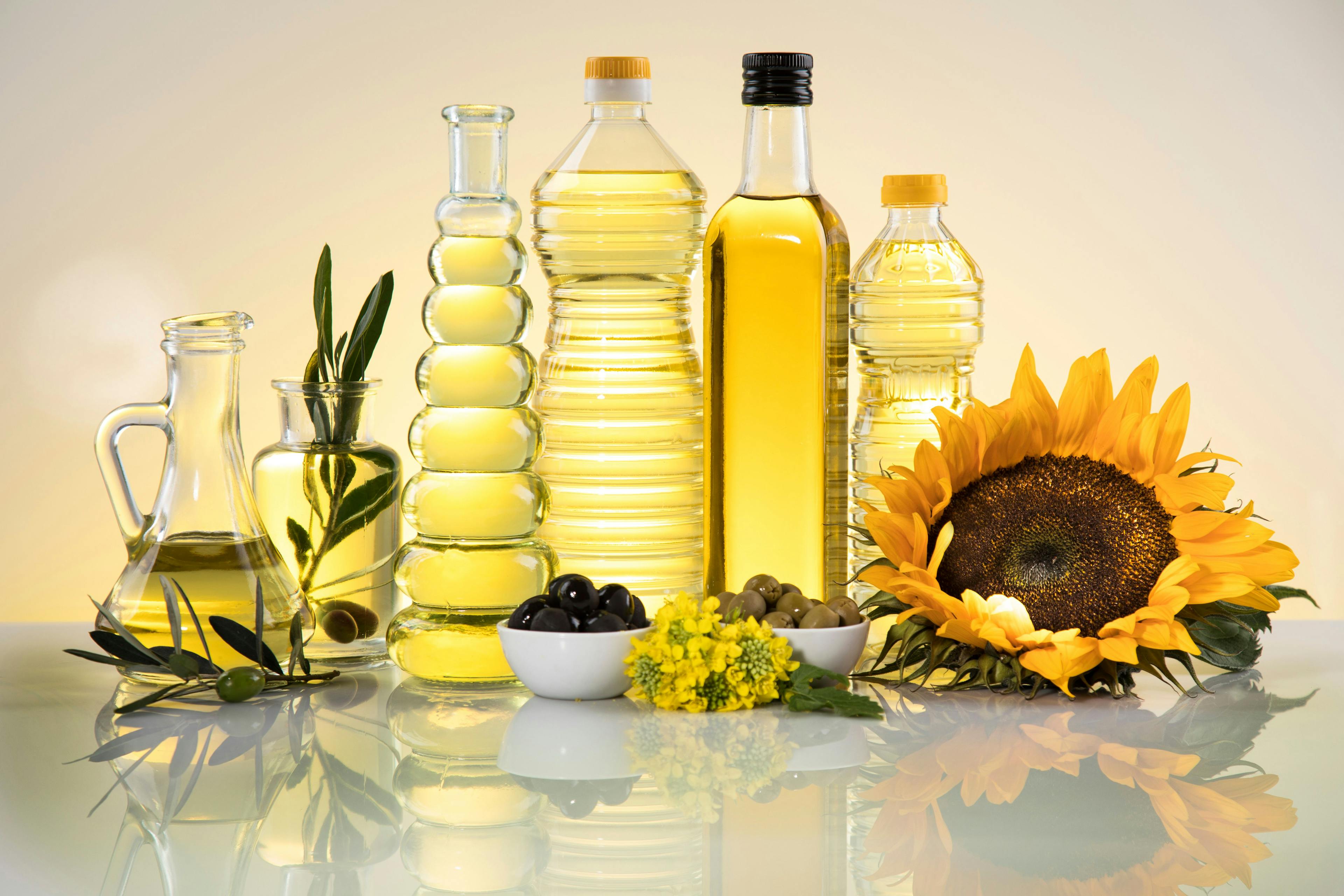 Healthy oil from sunflower, olive, rapeseed oil. Cooking oils in bottle | Image Credit: © Sebastian Duda - stock.adobe.com