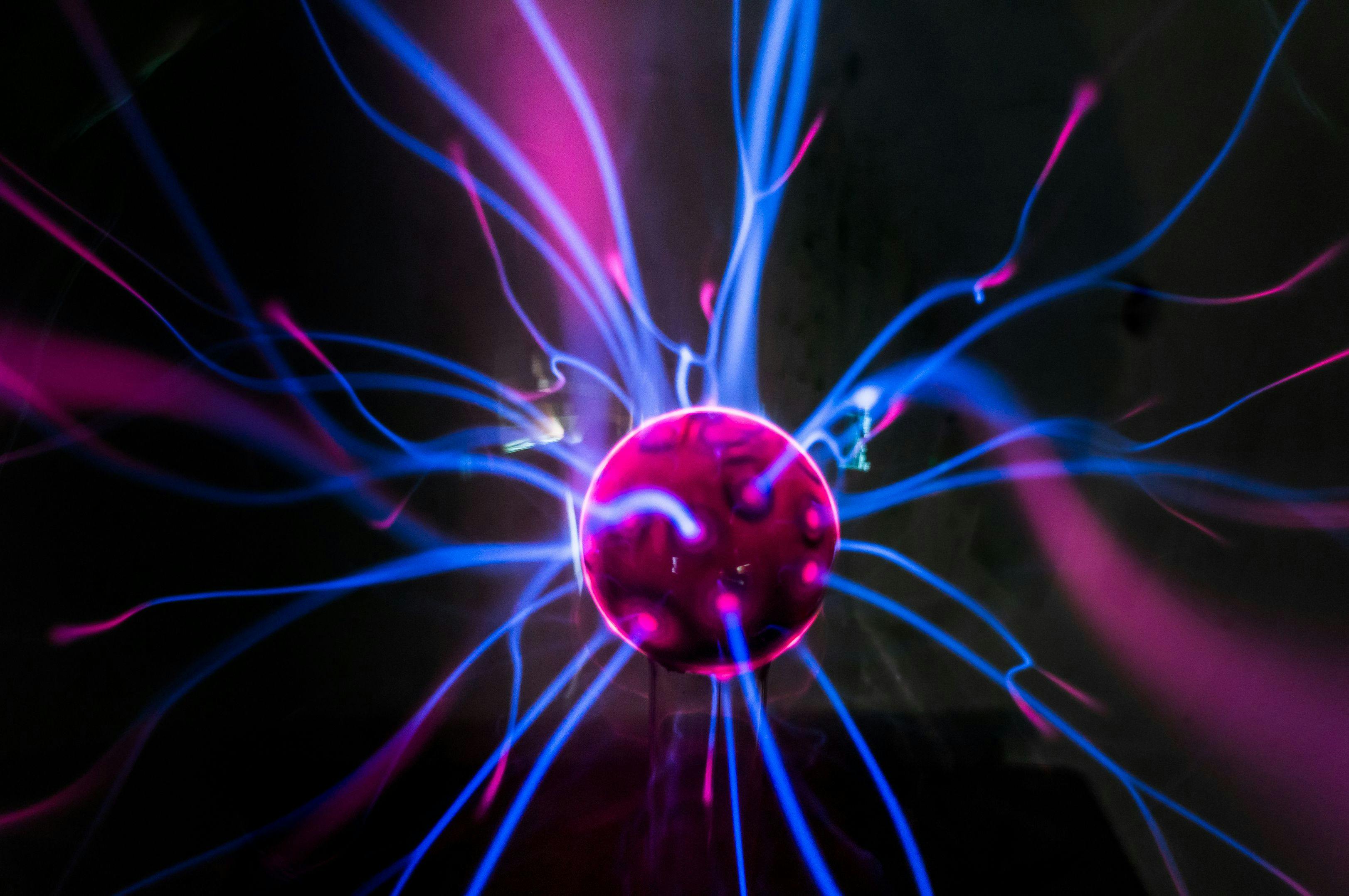Plasma ball with magenta-blue | Image Credit: © Ruslan Gilmanshin - stock.adobe.com