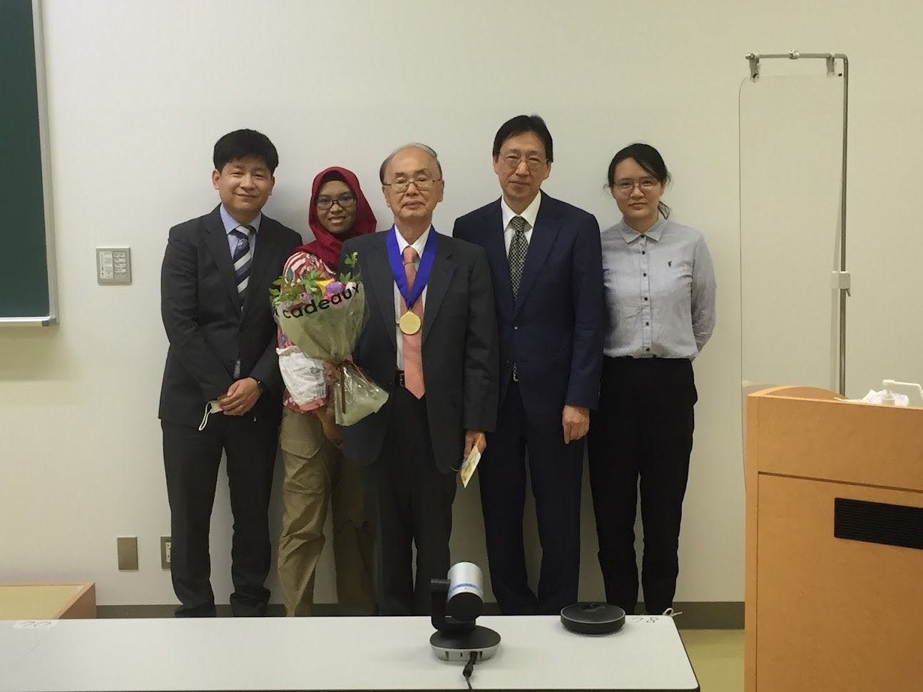 Professor Yukihiro Ozaki (center) being presented with the 2021 ICNIRS Karl Norris Award.