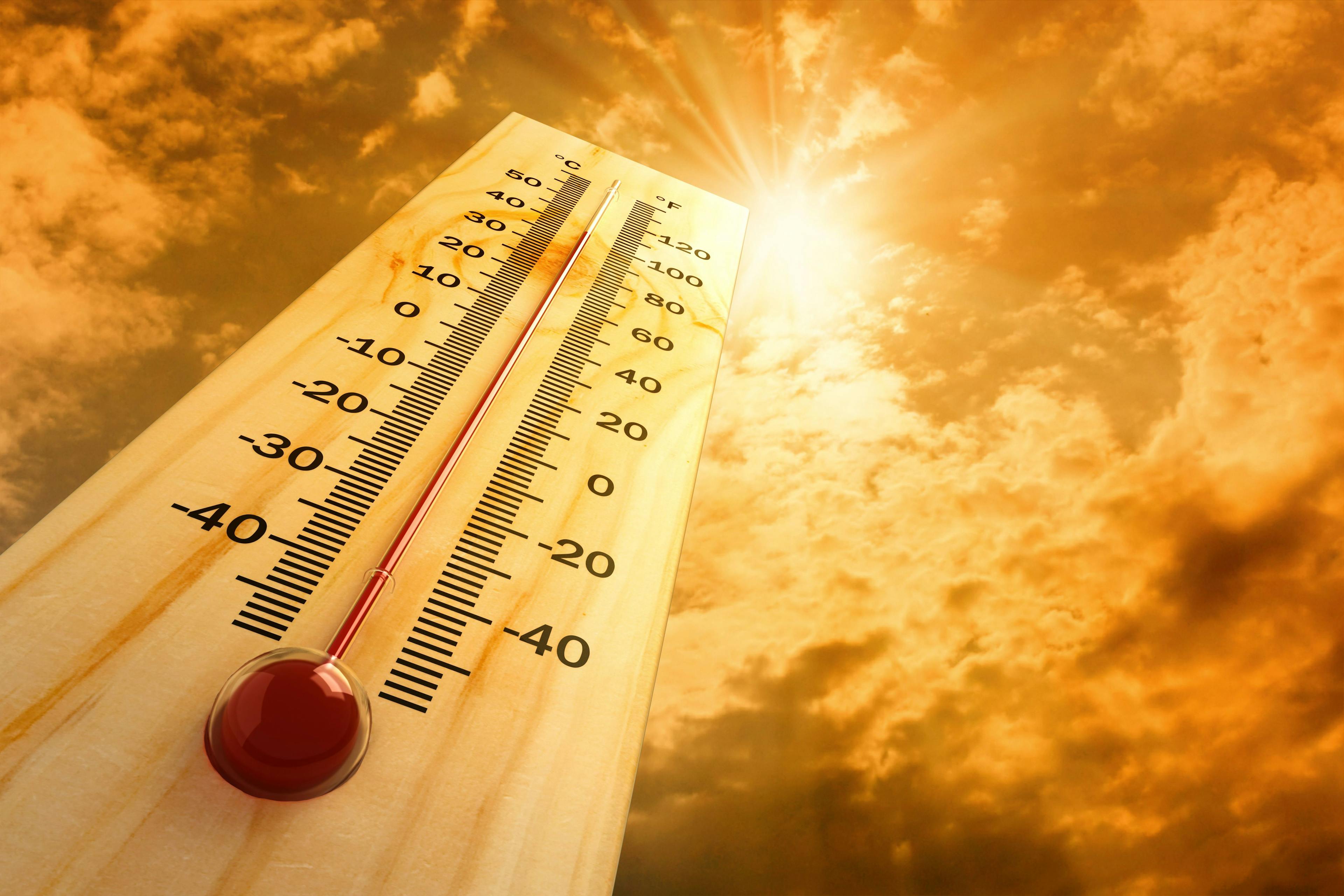 thermometer in the sky, the heat | Image Credit: © vladischern - stock.adobe.com